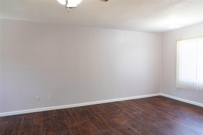 Foto del edificio - 2501 Yoakum Blvd
