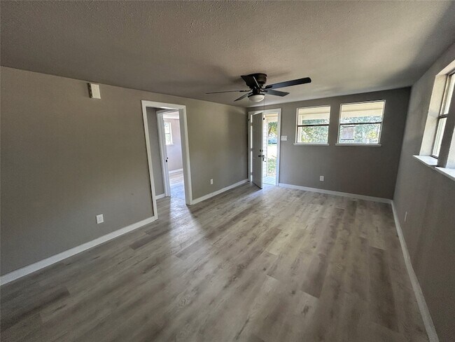 Foto del edificio - 5734 Grant Ave