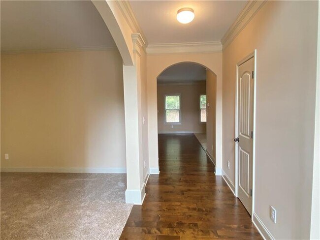 Building Photo - 522 Watercourse Way