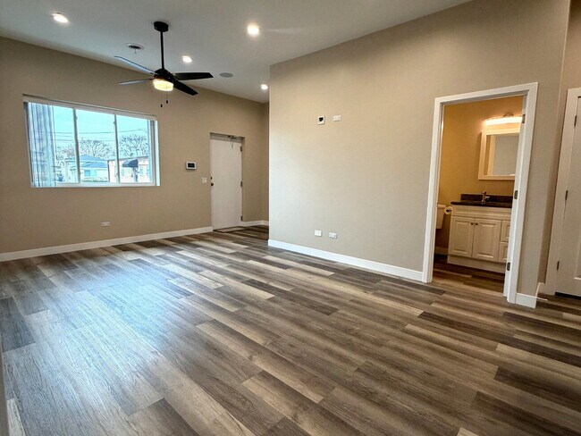 Foto del edificio - 4809 W 103rd St