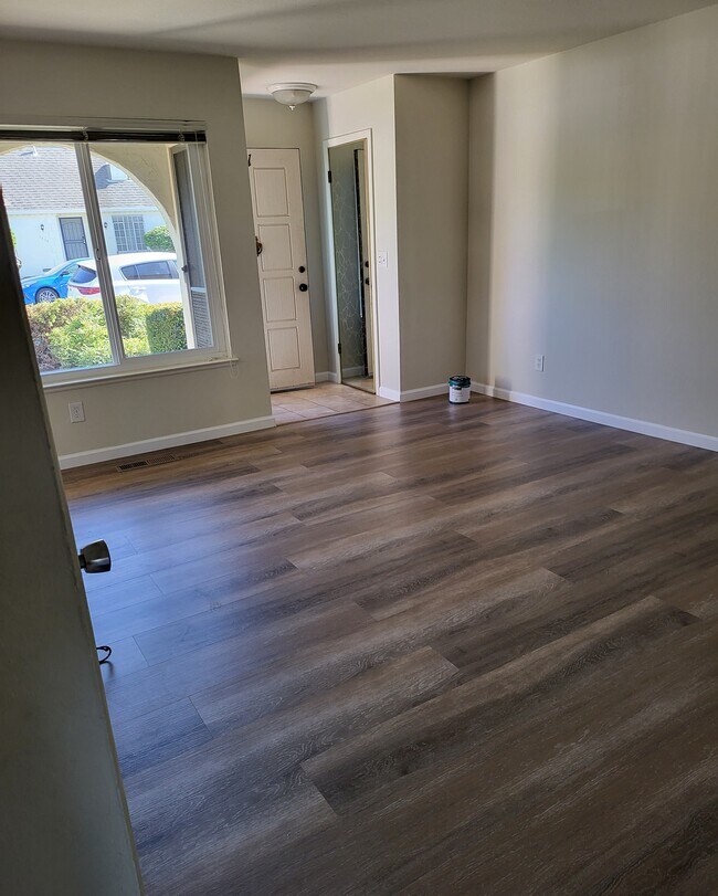 Building Photo - 1530 Brookvale Dr