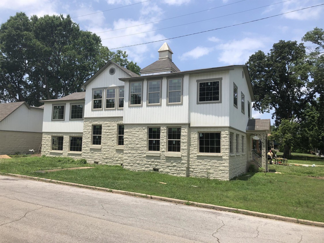 Primary Photo - 901 N Wood Ave