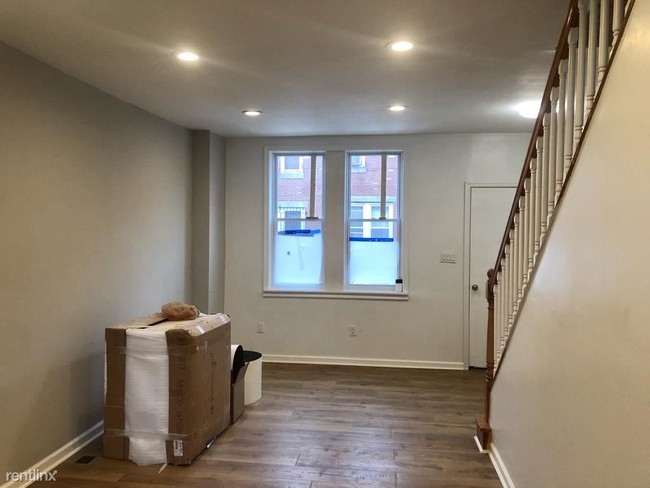 Building Photo - 3 br, 1 bath House - 255 E Elkhart St