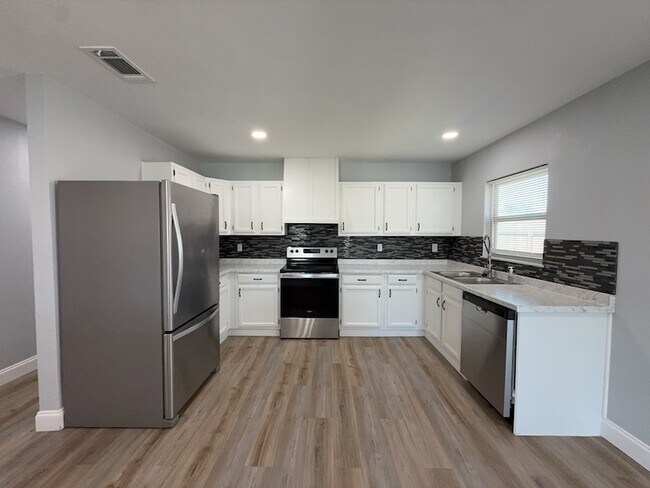 Foto del edificio - 8917 Vernon Dr