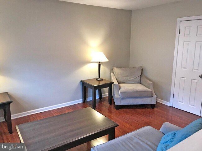Foto del edificio - 938 Elm Ridge Ave