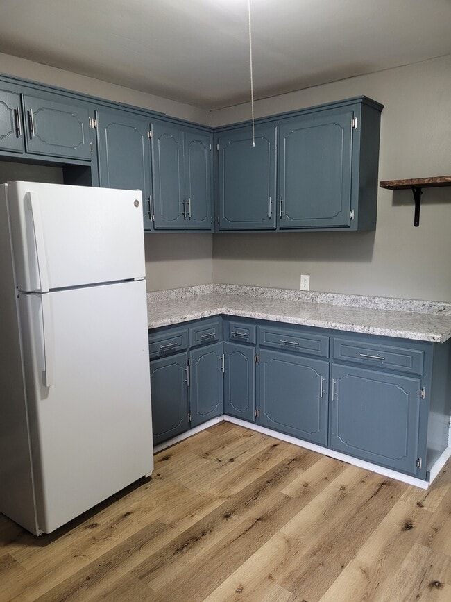 Kitchen - 3014 California St NE