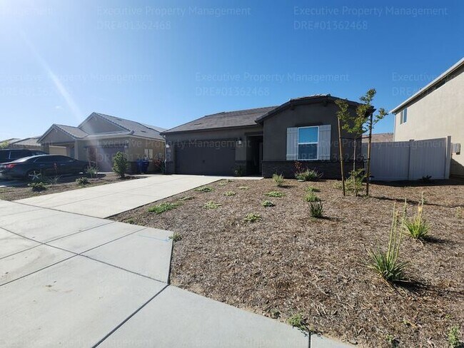 Building Photo - Newly constructed 3 bedroom/ 2 bathroom ho...