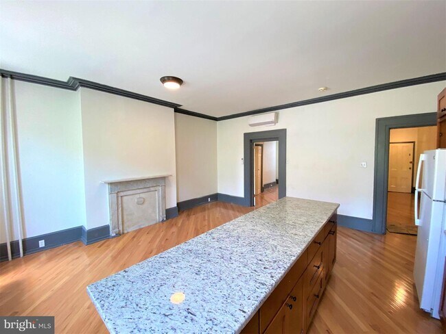 Foto del edificio - 1431 W Girard Ave