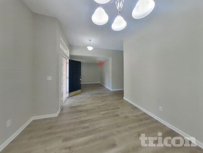 Building Photo - 3870 Chapelgate Rd