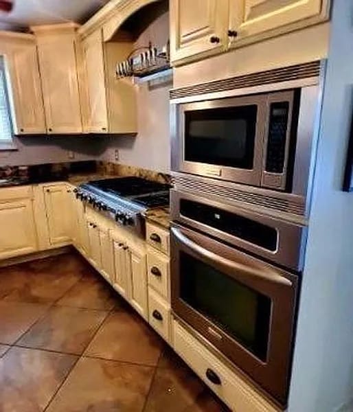 Building Photo - 212 Canulette Rd