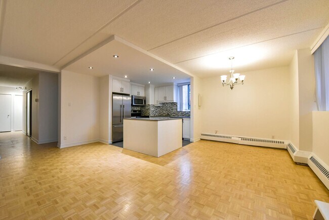 Building Photo - 4800 Maisonneuve Blvd W