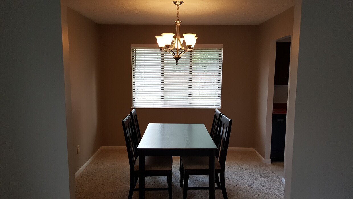 Foto principal - 8174 Maddox Dr