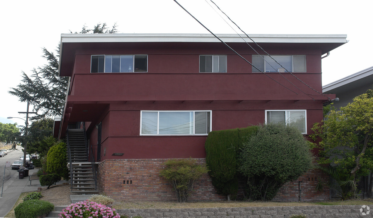 Building Photo - 4800 Fairfax Ave