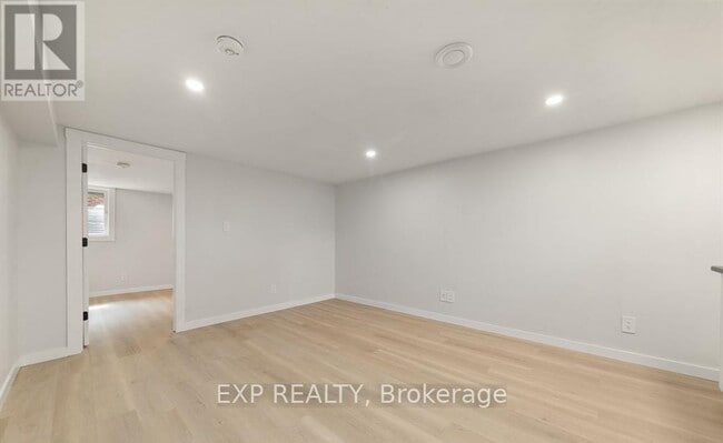 Building Photo - 89 College St E