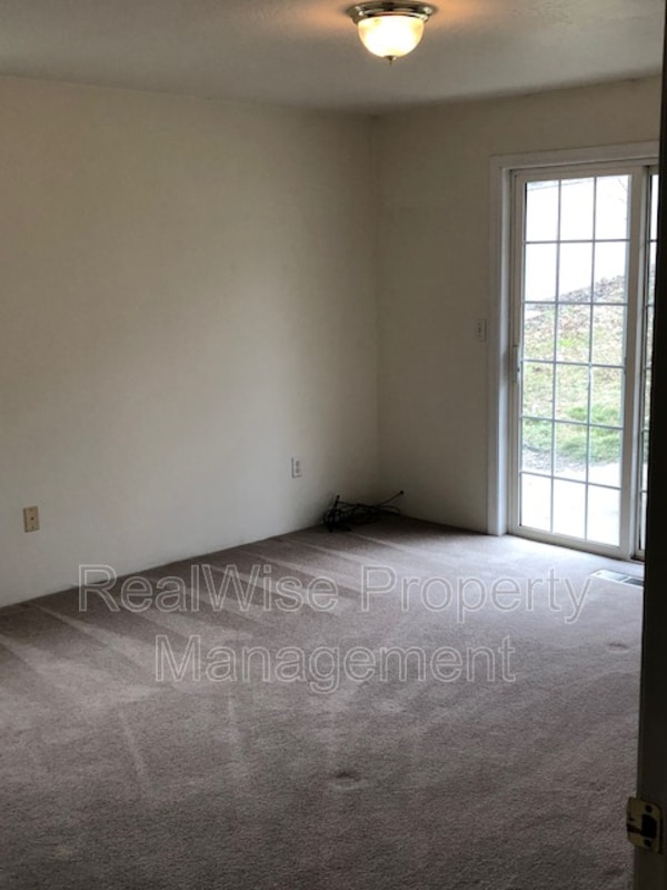 1024 S Shasta Ave, Eagle Point, OR 97524 House for Rent in Eagle