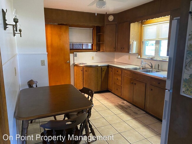 Building Photo - 3 br, 1 bath House - 511 Genesee St