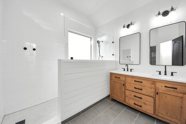 Foto del edificio - 17010 Upper Ridge Ln