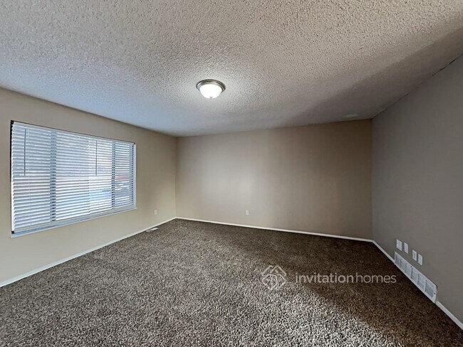 Building Photo - 16800 E Bails Pl