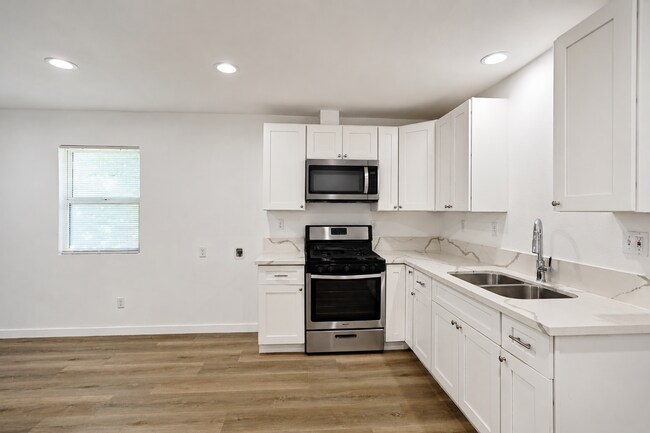 Foto del edificio - 1405 N Riverside Ave