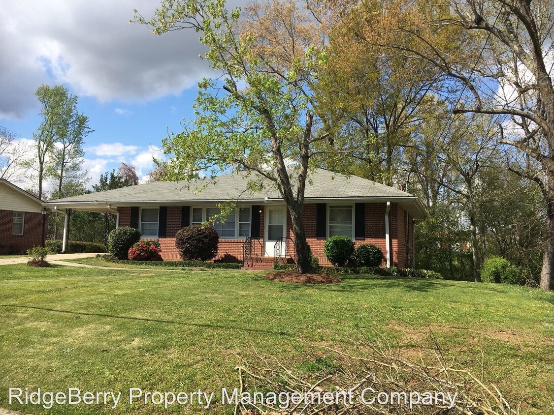 Primary Photo - 3 br, 1 bath House - 11 John Ross Dr.