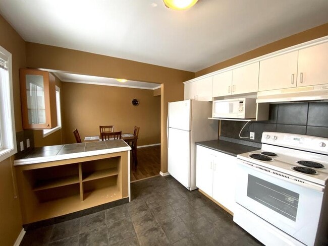 Building Photo - 3 bedroom in Kitimat BC V8C 1W4