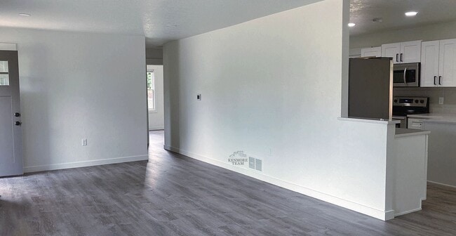 Foto del edificio - 2 Bed/1 Bath Updated Duplex in Central Richland