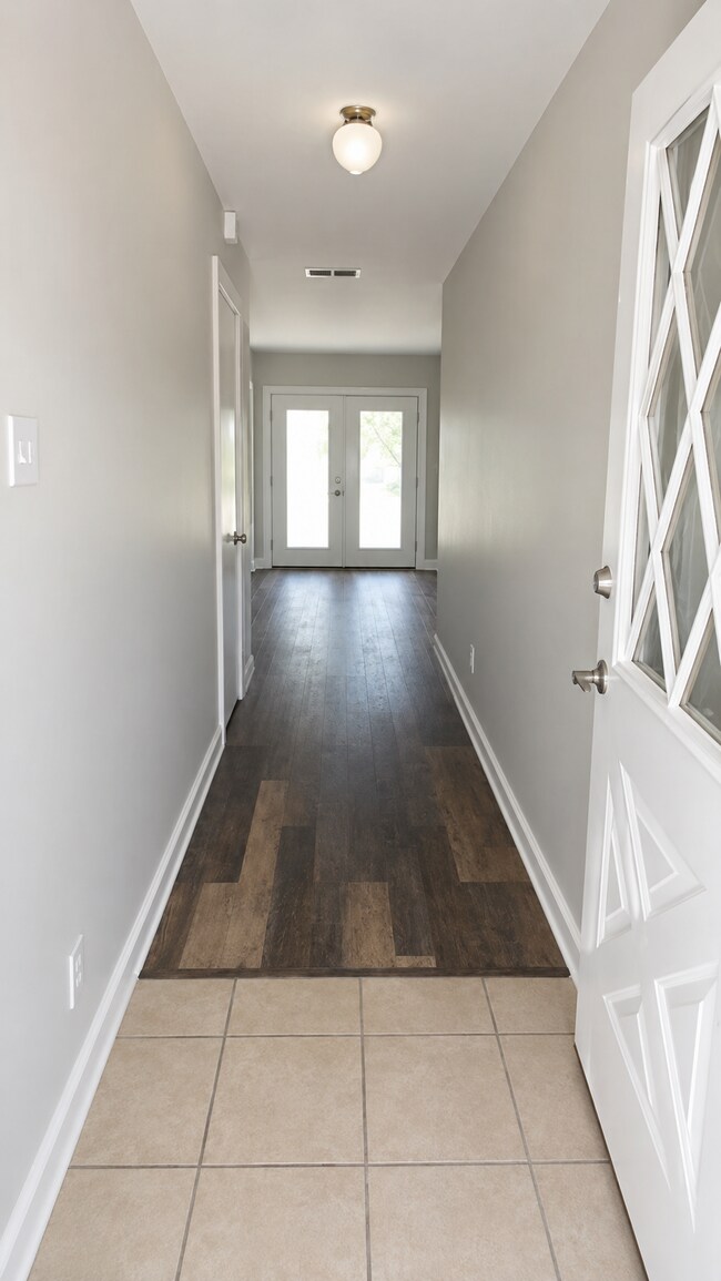 Front Entrance - 2006 Continental Dr