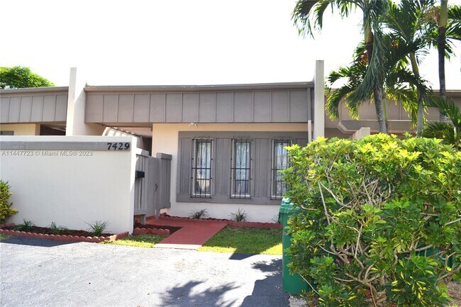 Foto del edificio - 7429 SW 106th Ct