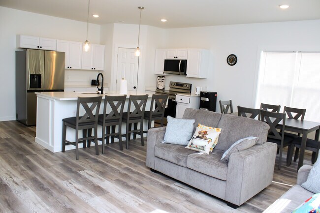 Building Photo - 5015 Reeder St