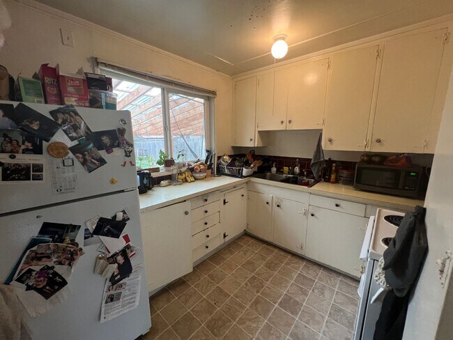 Building Photo - 3 bedroom, 1 bathroom House in South Campu...