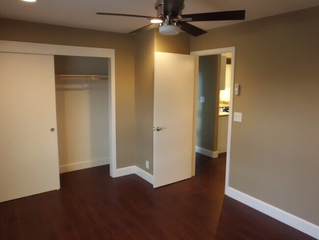 Foto del edificio - Spacious 1 bedroom/1 bathroom downstairs condominium.