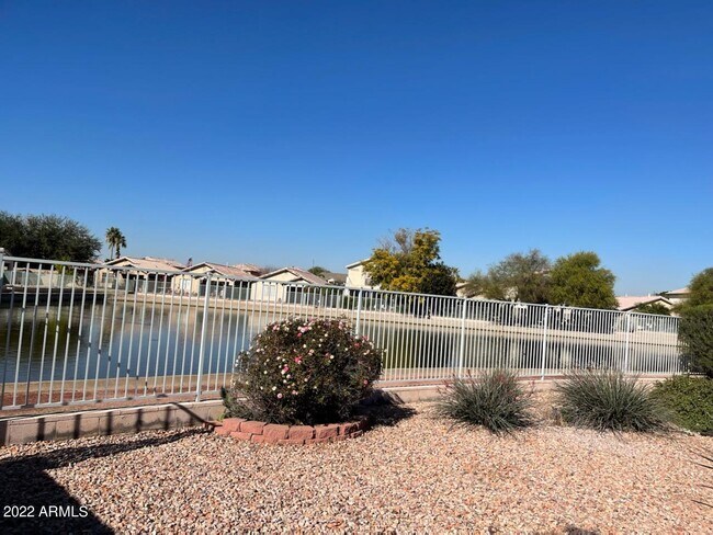 Building Photo - 10824 W Monte Vista Rd