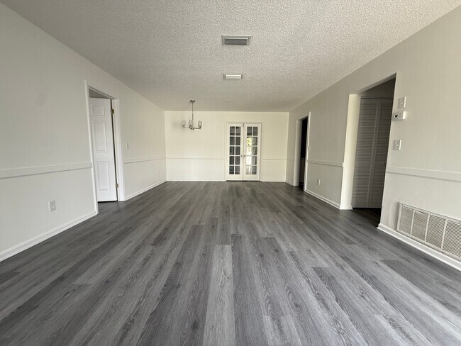 Foto del edificio - 5064 Springwood Rd