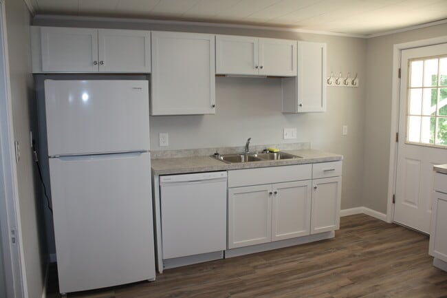Foto del edificio - 7906 Slayton Settlement Rd
