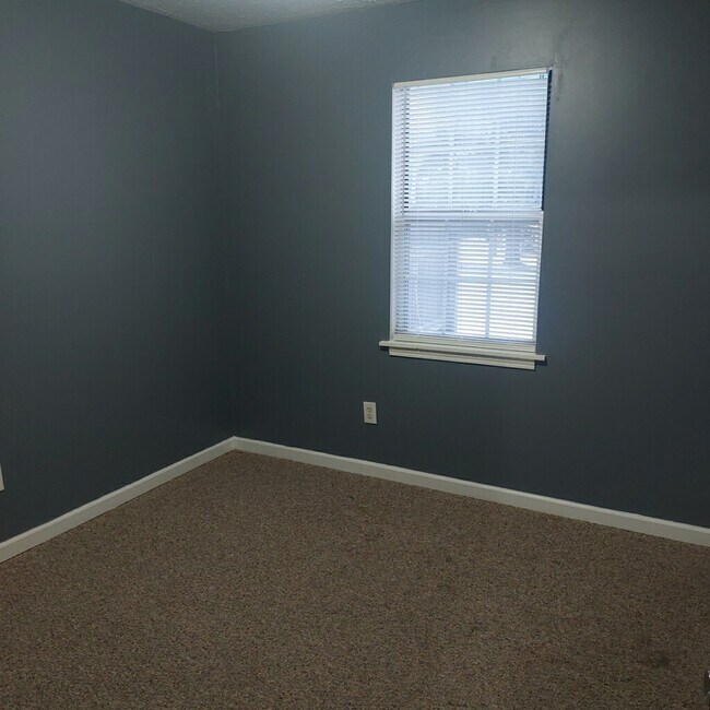 Building Photo - 915 Potter Ave