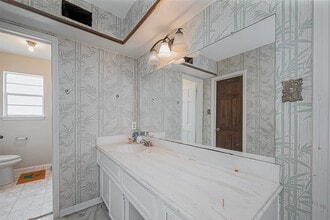 Building Photo - 811 Loire Ln