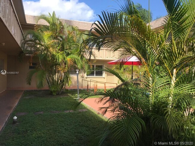 Foto del edificio - 1350 NE 119th St