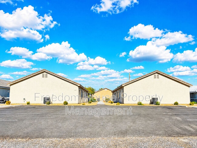 Building Photo - 1121 Sixshooter Ave