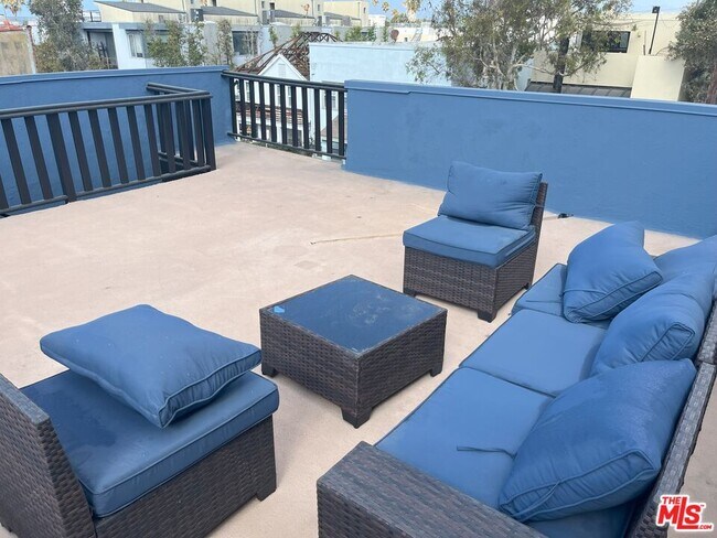 Foto del edificio - 36 Brooks Ave