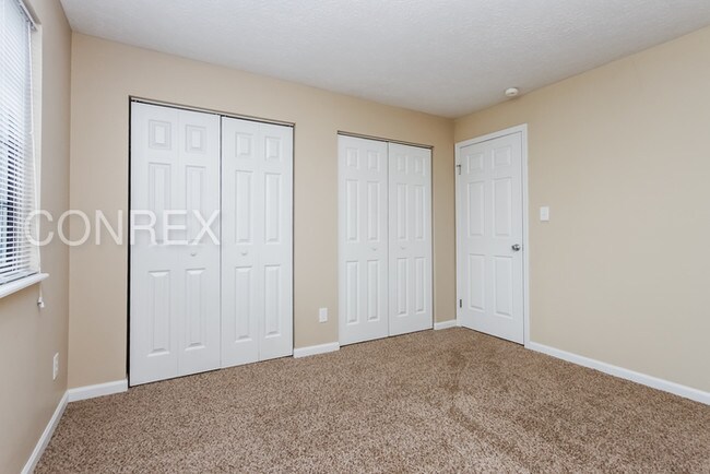 Building Photo - 631 Woods Crossing Dr