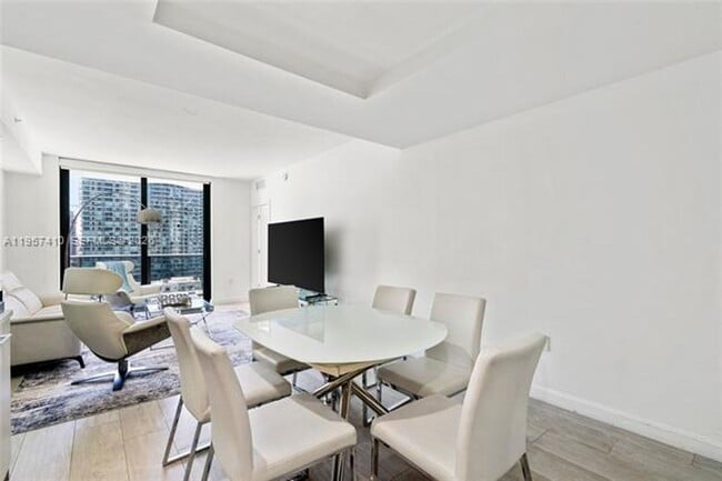 Foto del edificio - 55 SW 9th St