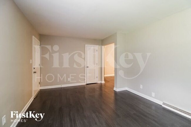 Building Photo - 816 Fairmeadow Ave