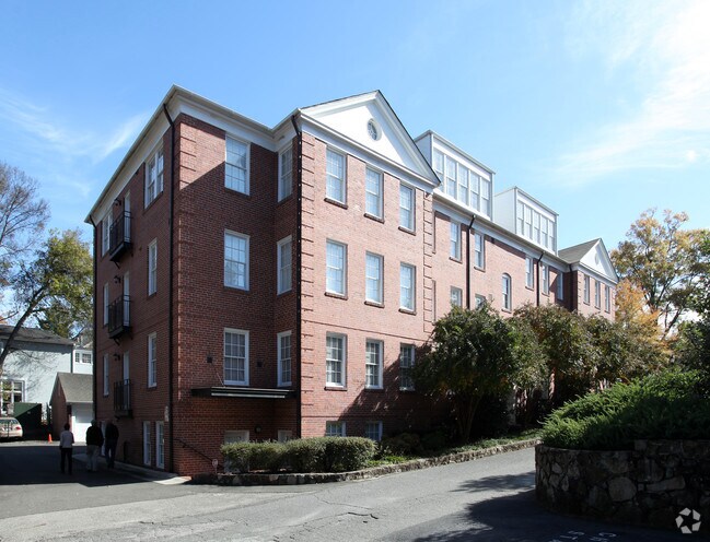 Primary Photo - 213 E Franklin St