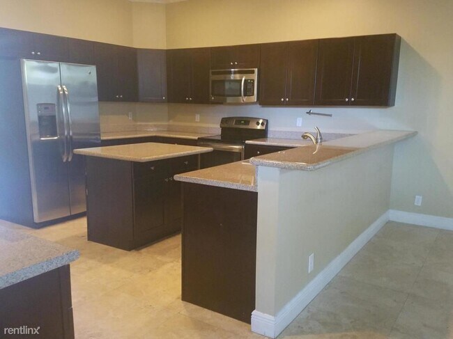 Building Photo - 5 br, 3.5 bath House - 13806 Callington Dr