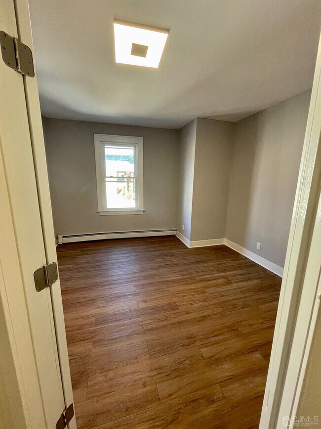 Building Photo - 768 State St