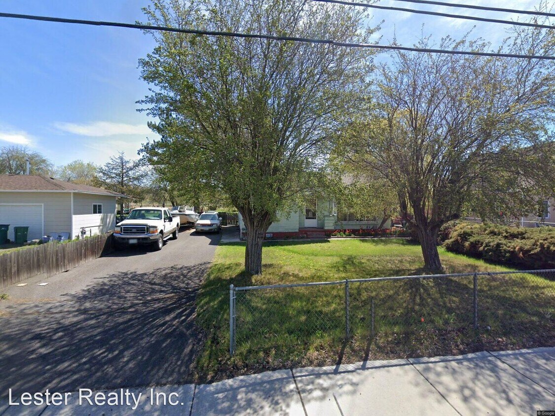 2915 Summers Ln, Klamath Falls, OR 97603 House Rental in Klamath