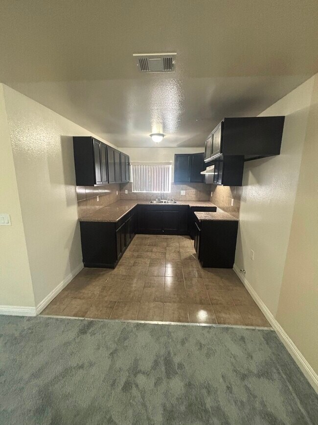 Foto del edificio - 1229 W 60th St