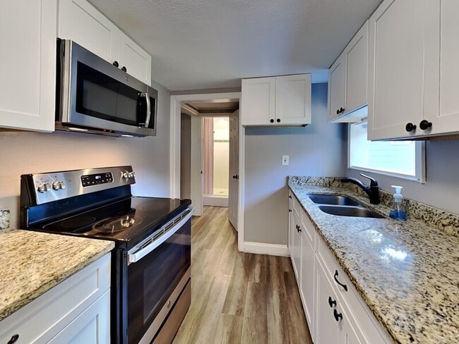 Building Photo - 1208 Francis Ave