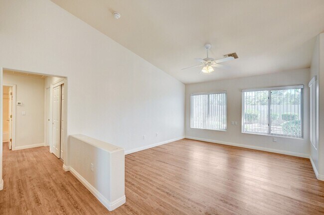 Foto del edificio - Charming 2 Bedroom, Single-Story Home in S...