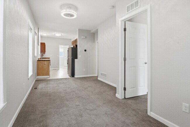 Foto del edificio - $2,995.95- 3 Bed, 2 Bath Home in Highlands Ranch with In Unit Laundry!